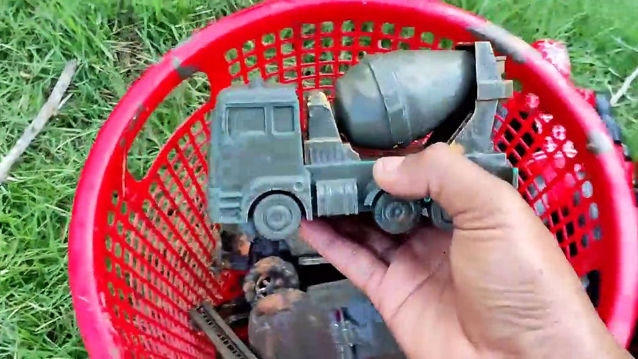 Clean the toys #2 - Membersihkan Mainan Mobil Offroad, Truk Molen, Cros, Truk Pemadam, Truk Oleng
