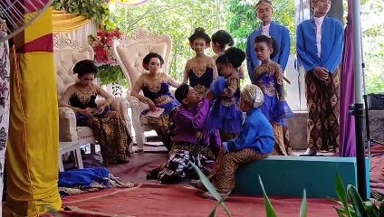 Adat Jawa memang beda