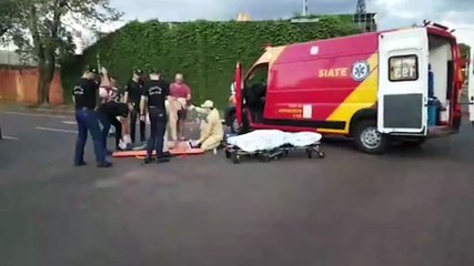 Jovem de 19 anos fica ferido em forte colisão no Centro