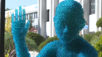 버려지는 장난감 폐블록의 화려한 변신...도시 상징으로 재탄생! / YTN