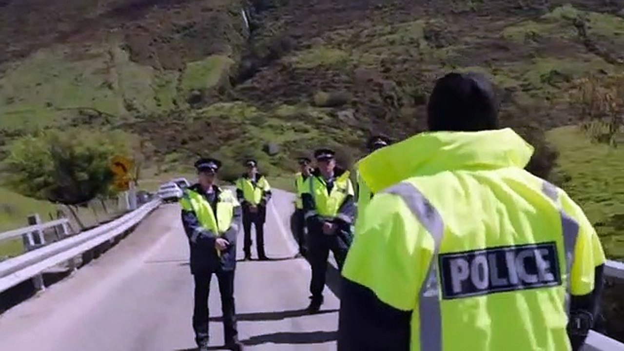 One Lane Bridge - Se1 - Ep01 HD Watch HD Deutsch