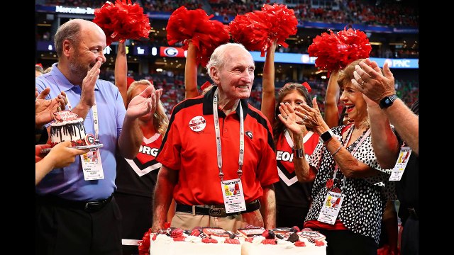 Legendary University of Georgia football coach Vince Dooley dies at 90