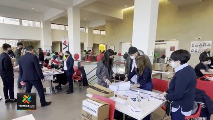 tn7-Ticos-preocupados-y-molestos-por-cierre-de-consulados-en-Chicago-y-Canadá-281022