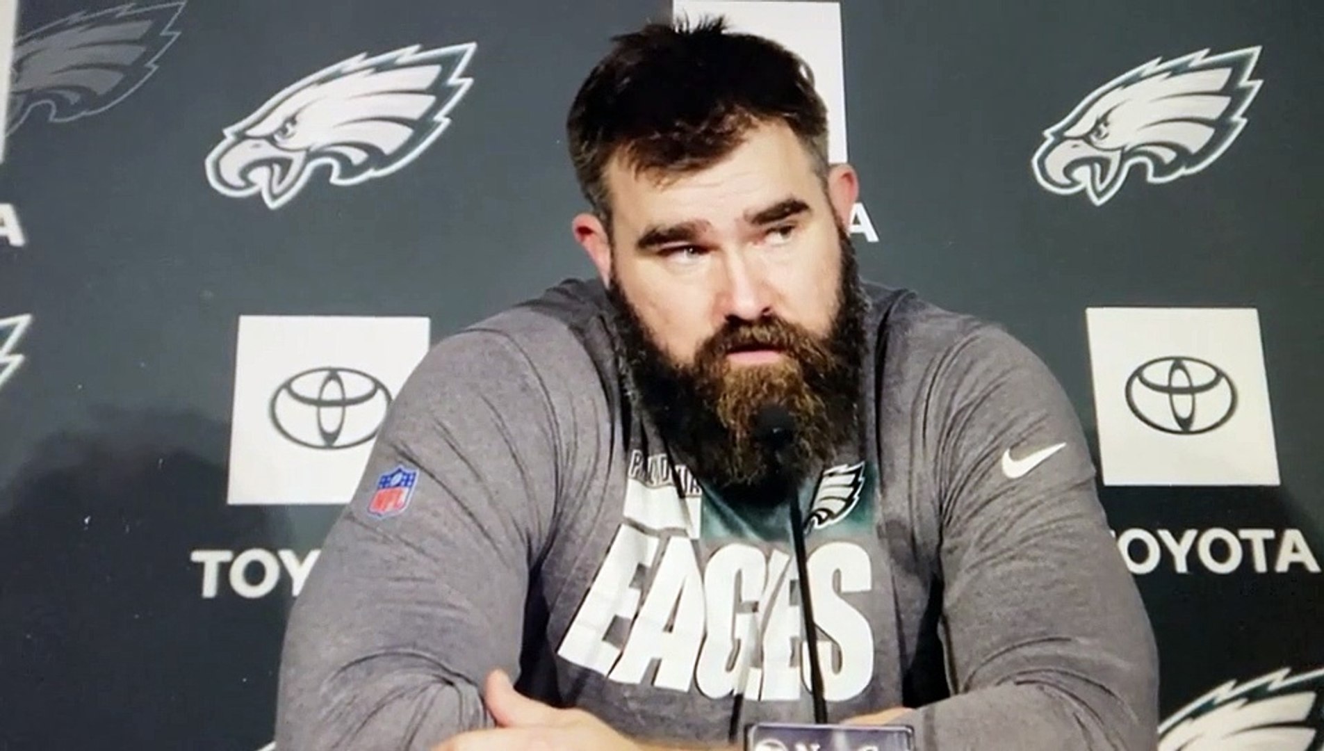 Watch: Eagles' Jason Kelce pounds a beer during Game 2 of NLCS