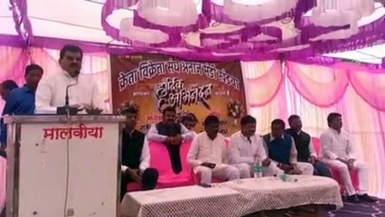 देखिए, वीडियो...शुभ मुहूर्त के इंतजार में भड़के किसान, नीलामी कराने पहुंचे सांसद-विधायक