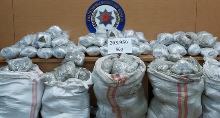 İzmir’de 203 kilo 950 gram esrar ele geçirildi