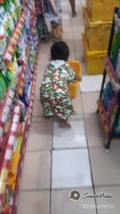 Anak gemoy berbelanja