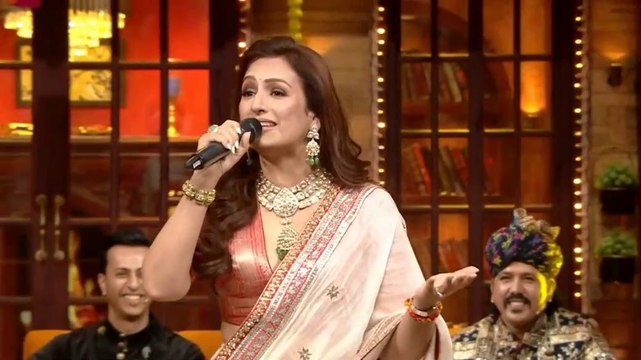 Akriti Kakar in Kapil Sharma - Kapil Sharma Flirting with Akriti- awesome moments