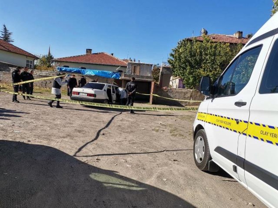 Kayseri'de otomobil içerisinde kadın ve erkek cesedi bulundu