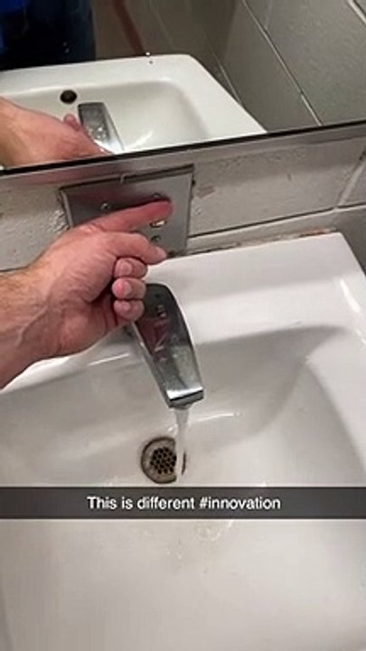 Le robinet s'allume et s'éteint avec un interrupteur de lumière - Buzz Buddy