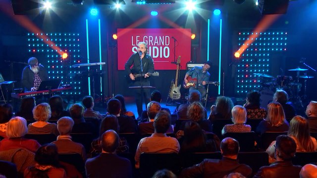Stephan Eicher interprète Des hauts, des bas '' dans le Grand Studio RTL