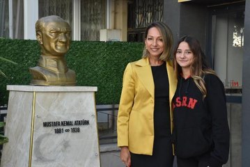 OLCAY ÖĞRETMEN, DEPREMDE KENDİSİ GİBİ EVLERİ YIKILAN EBRU'NUN EĞİTİM MASRAFLARINI ÜSTLENDİ