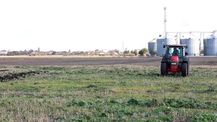 Lüleburgazlı çiftçi tarlasına "Cumhuriyet 99 yaşında" yazdı