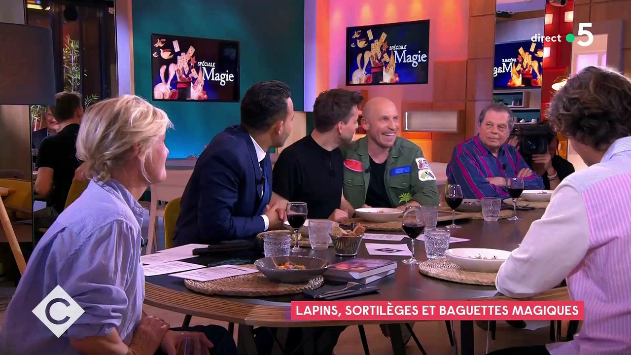 Gros malaise hier soir sur plateau de "C à vous" hier soir quand le magicien Gérard Majax évoque "les bandes de jeunes roumaines dans le métro" plus fortes, que lui pour faire disparaître les portefeuilles