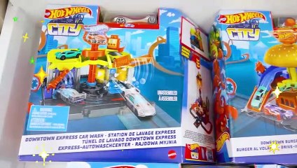 Chris brinca com carros Hot Wheels e constrói cidade Hot Wheels
