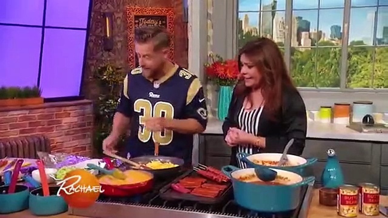 Rachael Ray - Se13 - Ep05 - Actress Shay Mitchell's Bedtime Beauty Routine - Hot Dog CHILI HD Watch HD Deutsch