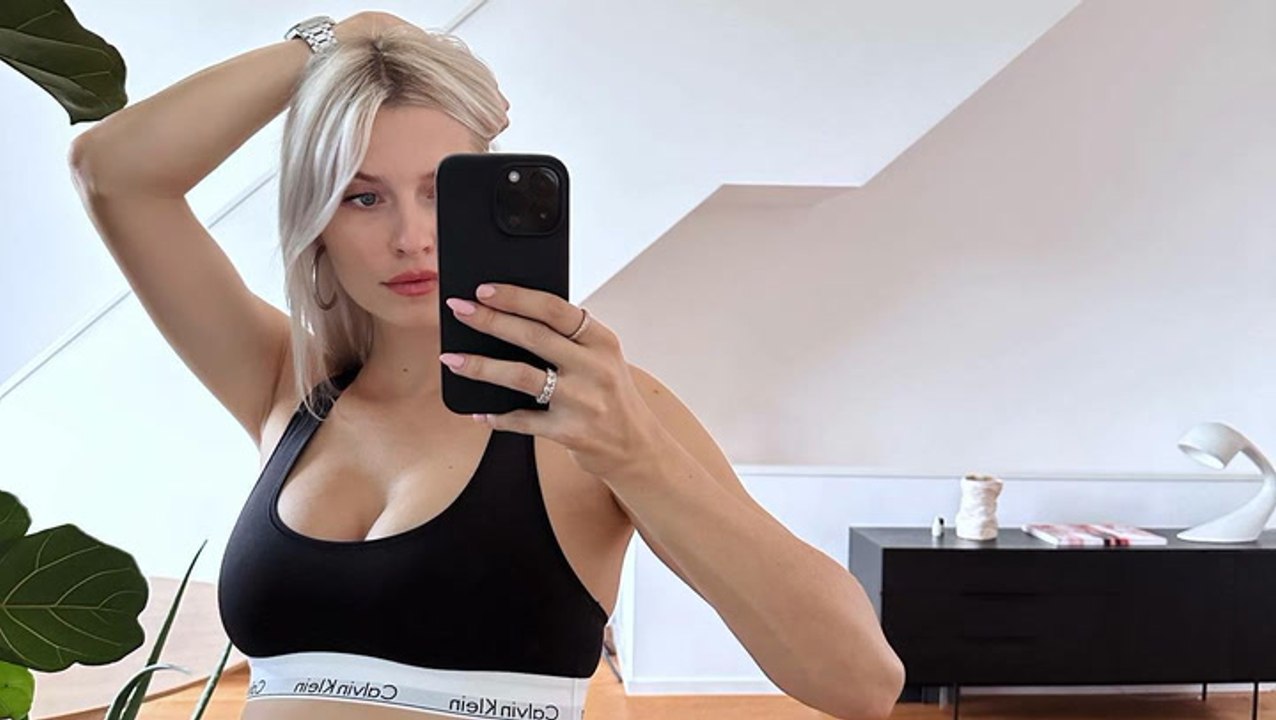 Lena Gercke zeigt sich bauchfrei: SO riesig ist ihre Babykugel