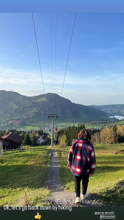 Estelle Lefébure à la montagne avec son fils Giuliano. Le 29 octobre 2022.