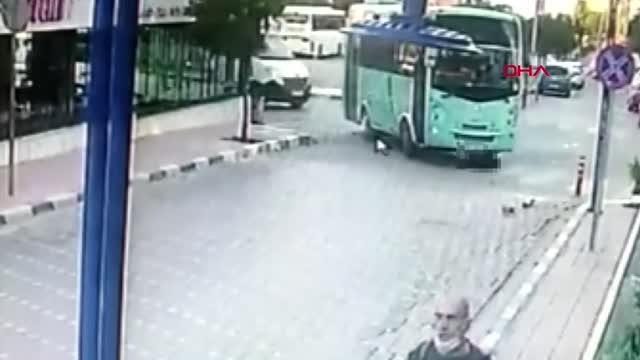 Halk otobüsü şoförü, yolcuyla tartışırken Emine'yi ezerek ölümüne neden olmuş! Anbean kamerada