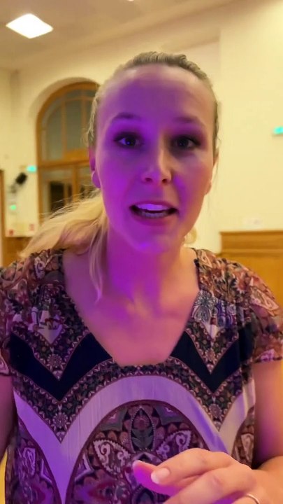 Charleville-Mézières : Regardez la vidéo de Marion Maréchal qui ironise sur le "comité d'accueil" que la CGT et le PC lui ont réservé pour son meeting hier soir