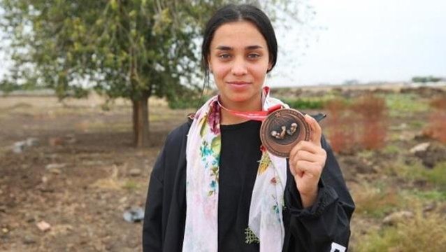 Keşfedilme hikayesi film olur! Diyarbakırlı Beritan, Dünya Bilek Güreşi Şampiyonası'ndan madalyayla döndü