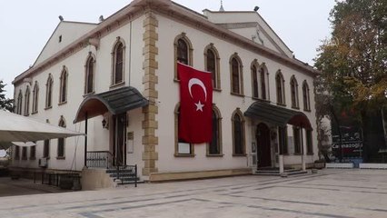 250 bin Türk bayrağı bina ve caddeleri süsledi