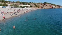 Antalya sahillerinde Ekim ayı sonunda yaz aylarını aratmayan görüntüler