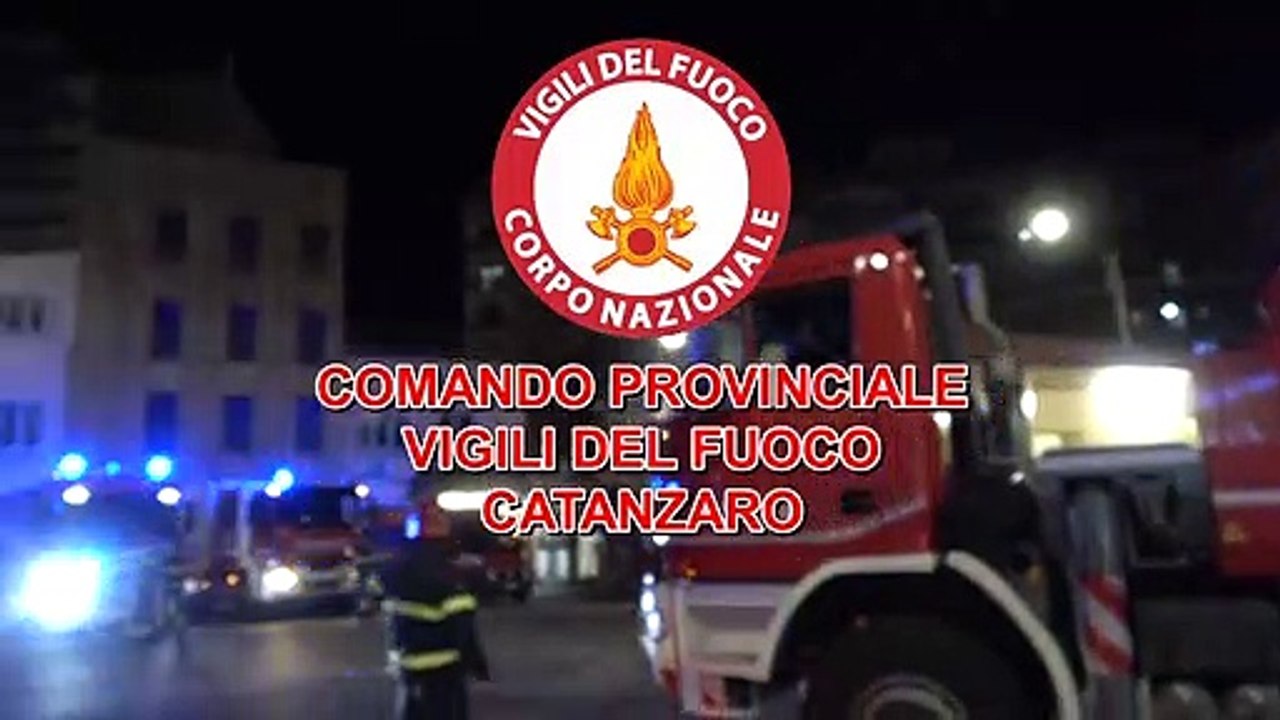 Catanzaro, minuto di silenzio per vittime incendio e piloti canadair deceduti