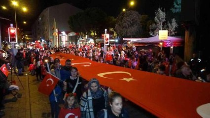 Çanakkale'de meşaleler Cumhuriyet için yandı