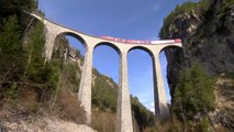 El tren de pasajeros más largo del mundo completa con éxito un trayecto por los Alpes suizos