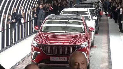 Yerli otomobil banttan indi... Cumhurbaşkanı Erdoğan Togg'un direksiyonuna geçti