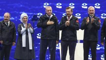 Cumhurbaşkanı Erdoğan'ın binlerce kişi önünde Emine Erdoğan'a yaptığı jest, tüm salona tebessüm ettirdi
