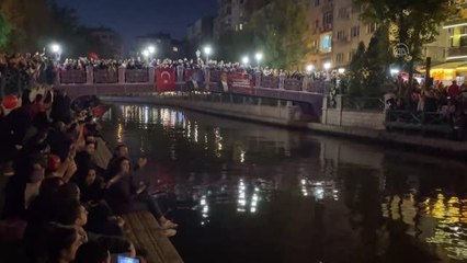 ESKİŞEHİR - Porsuk Çayı'nda botlarla fener alayı yapıldı