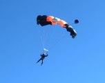 Cumhuriyet Bayramı'nı 'yamaç paraşütü' yaparak kutladılar