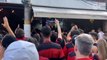 Torcedores do Flamengo lotam bares no Rio de Janeiro para acompanhar a final da Libertadores