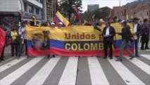 Miles de colombianos protestan contra medidas del Gobierno Petro