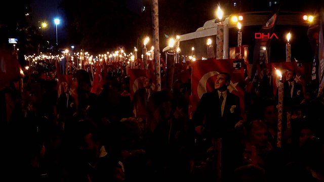 Çanakkale'de binlerce vatandaş fener alayında buluştu