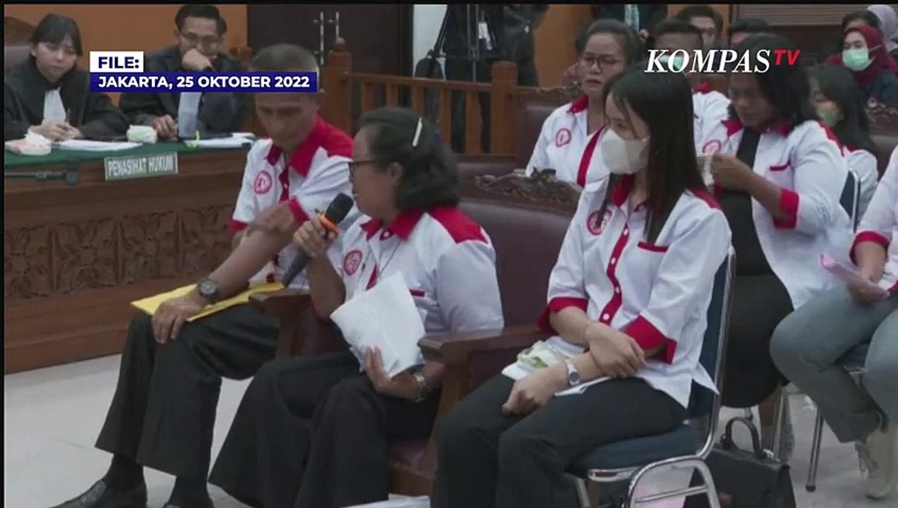 Bharada Eliezer Menangis Saat Keluarga Brigadir Yosua Memohon Dirinya Berkata Jujur di Persidangan