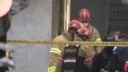 좁은 골목에 한꺼번에 쏟아진 인파..."서로 떠밀리며 이동" / YTN