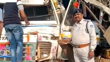 रायसेन: ट्रक और डंपर की आमने-सामने जबरदस्त टक्कर, दोनों के उड़ गए परखच्चे, देखें VIDEO