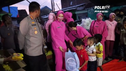 Polresta Sidoarjo Dan Bhayangkari Bagikan Sembako Dan Perlengkapan Sekolah Di Lokasi Bencana Puting Beliung