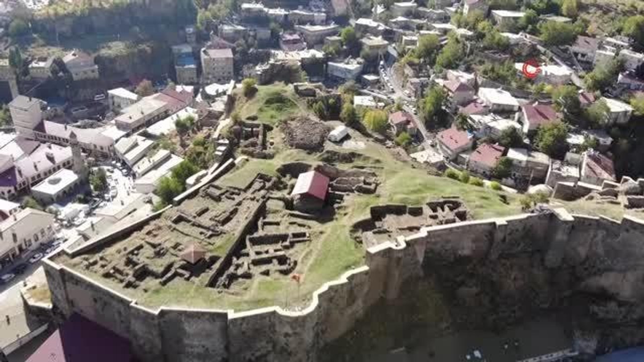 2 bin 500 yıllık Bitlis Kalesi'nde yeni surlar ve yürüyüş yolları yapılıyor