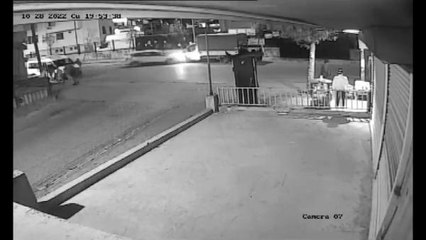 ESENYURT'TA ANNE VE KIZLARINA OTOMOBİL ÇARPTI