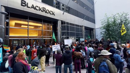 İklim aktivistleri Park Avenue'yu trafiğe kapattı