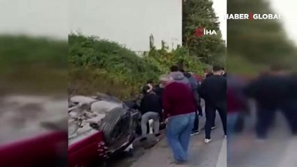 Kamyona çarpan otomobil kanala düştü: 1'i ağır 4 yaralı