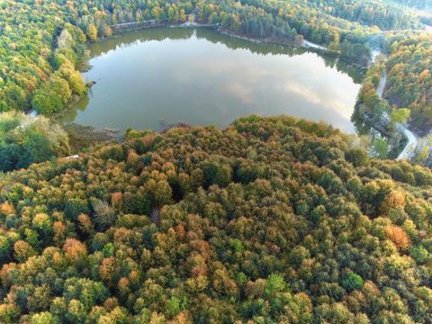 Kurugöl Tabiat Parkı, sonbaharda ziyaretçilerine eşsiz manzaralar sunuyor
