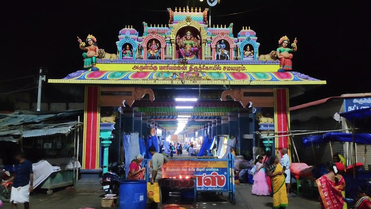 கோவில் அருகே சரிமாரியாக வெட்டி கொலை.. அதிமுக முன்னாள் எம்.எல்.ஏ வின் தம்பியை தேடும் காவல்துறை..