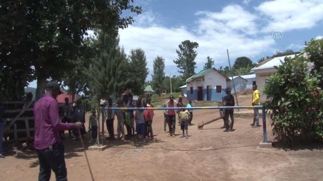 Kongo Demokratik Cumhuriyeti'nde çatışmalardan kaçanlar Uganda'ya sığınıyor