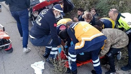 Kamyona çarpan otomobil kanala düştü, yaralılar var