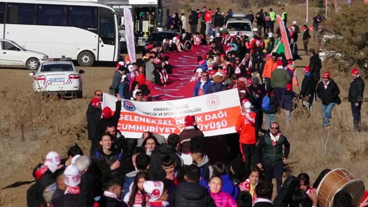 KIRIKKALE - Cumhuriyet Bayramı dolayısıyla Dinek Dağı'na zirve tırmanışı gerçekleştirildi